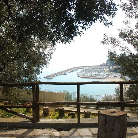 Semesterbostad Casa Oleandro Finale Ligure
